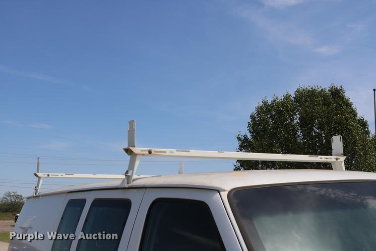 image for item DD1253 2007 Ford E150 van