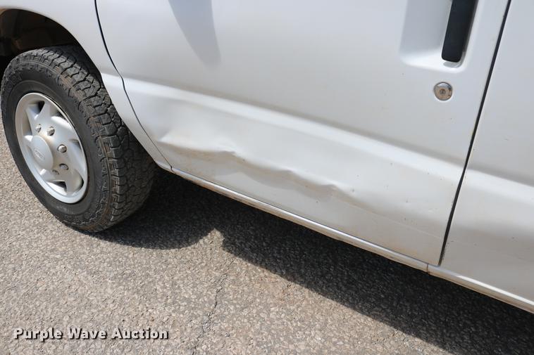 image for item DD1253 2007 Ford E150 van