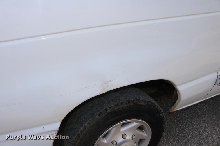 image for item DD1253 2007 Ford E150 van
