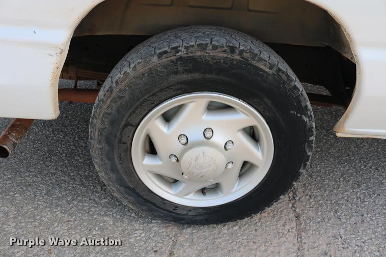 image for item DD1253 2007 Ford E150 van