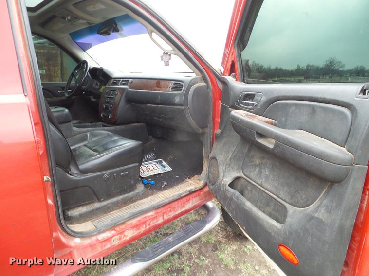 image for item DD1310 2007 Chevrolet Silverado 2500HD Crew Cab pickup truck