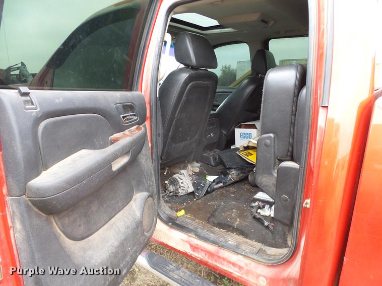 image for item DD1310 2007 Chevrolet Silverado 2500HD Crew Cab pickup truck