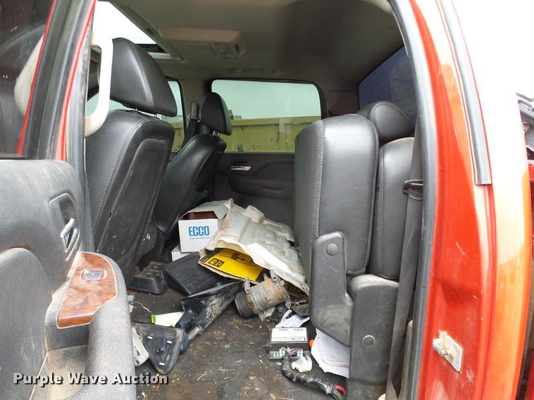 image for item DD1310 2007 Chevrolet Silverado 2500HD Crew Cab pickup truck