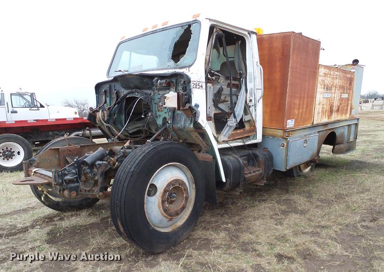 image for item DD1311 1986 International 1955 service truck