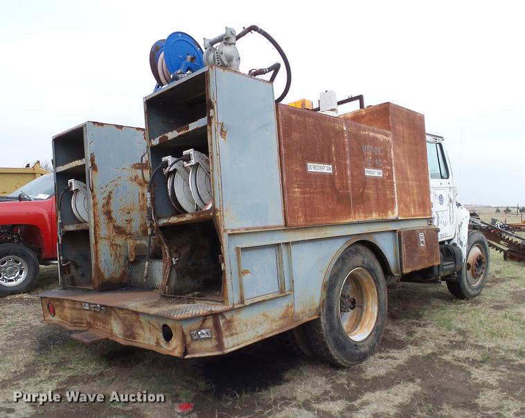 image for item DD1311 1986 International 1955 service truck