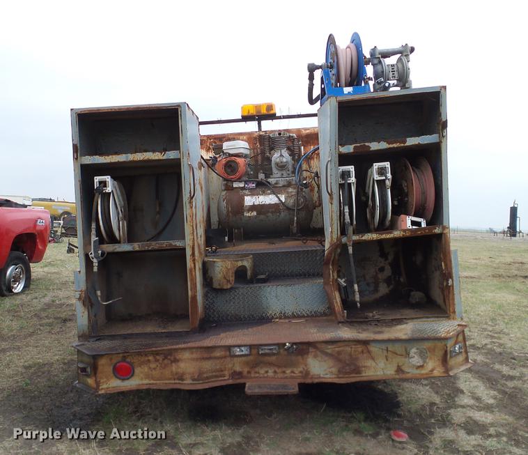 image for item DD1311 1986 International 1955 service truck