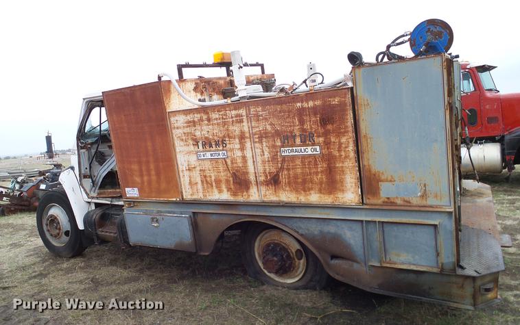 image for item DD1311 1986 International 1955 service truck