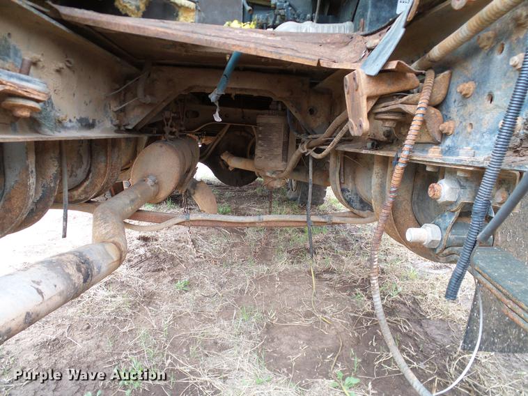 image for item DD1311 1986 International 1955 service truck