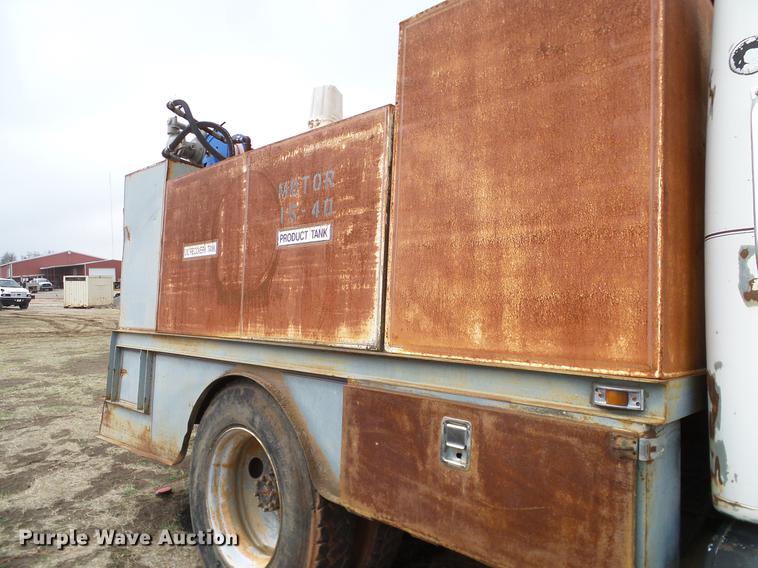 image for item DD1311 1986 International 1955 service truck