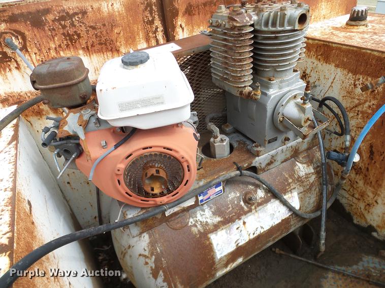 image for item DD1311 1986 International 1955 service truck