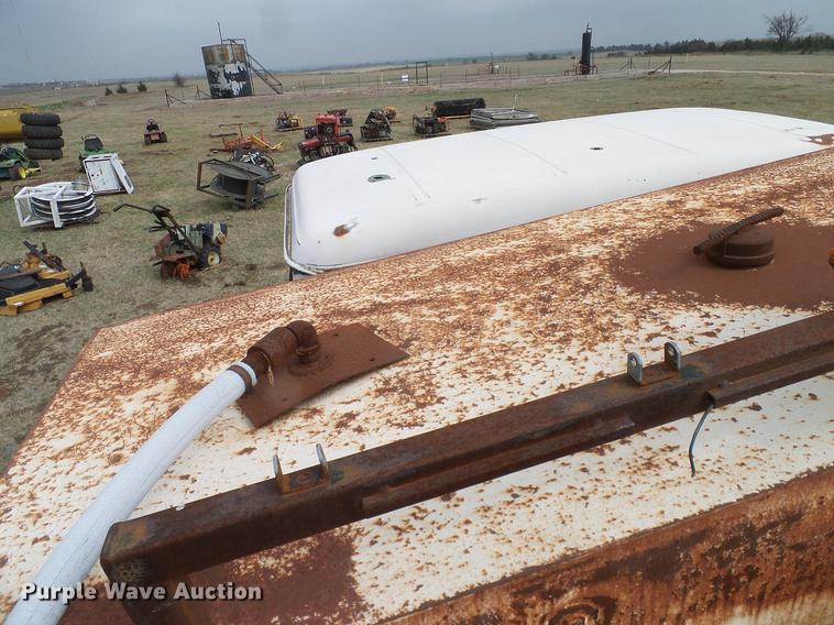 image for item DD1311 1986 International 1955 service truck