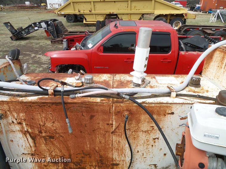 image for item DD1311 1986 International 1955 service truck