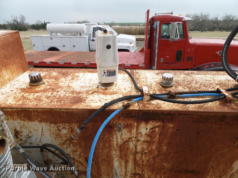 image for item DD1311 1986 International 1955 service truck