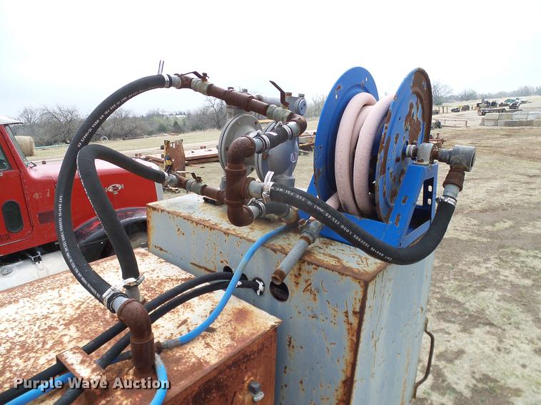 image for item DD1311 1986 International 1955 service truck