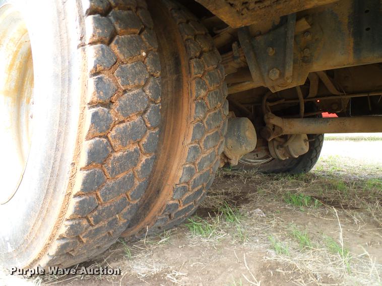 image for item DD1311 1986 International 1955 service truck