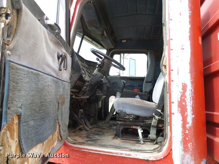 image for item DD1312 1991 Peterbilt 377 flatbed truck