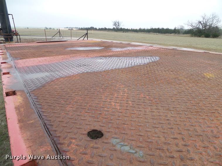 image for item DD1312 1991 Peterbilt 377 flatbed truck