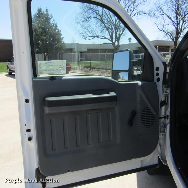 image for item DD2699 2011 Ford F250 Super Duty SuperCab utility bed pickup truck