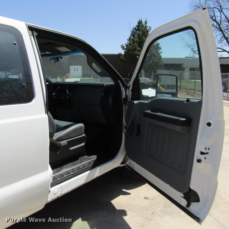 image for item DD2699 2011 Ford F250 Super Duty SuperCab utility bed pickup truck