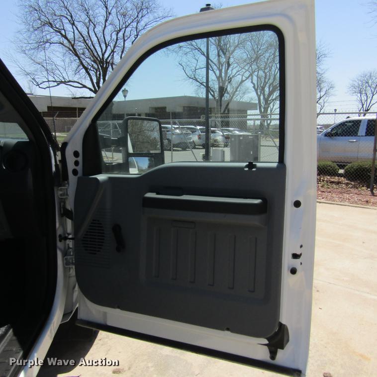 image for item DD2699 2011 Ford F250 Super Duty SuperCab utility bed pickup truck