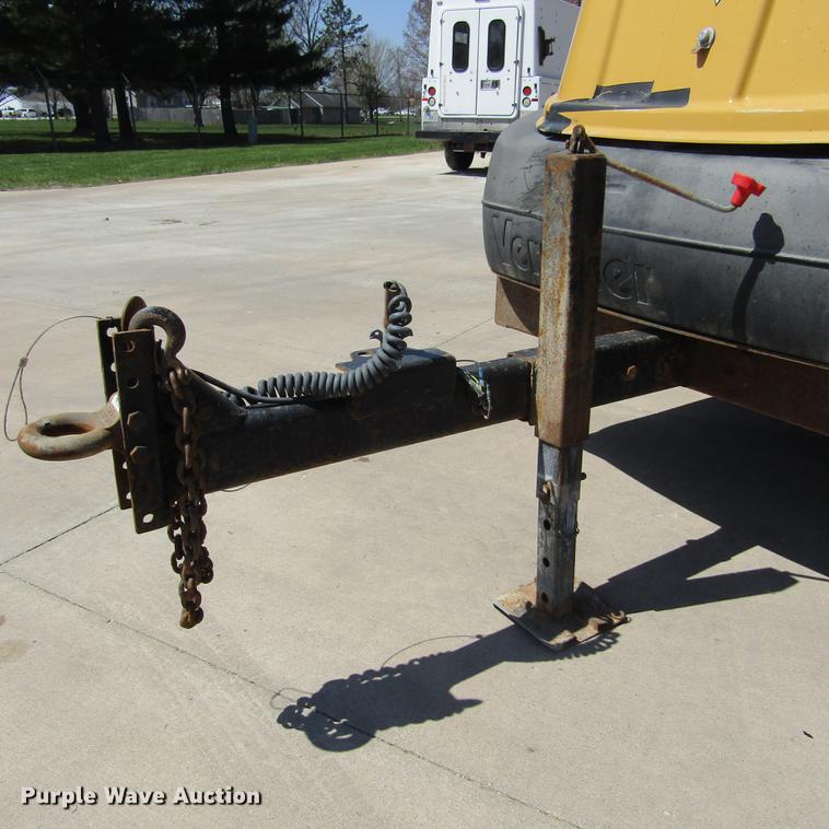 image for item DD2700 2007 Vermeer BC1500 wood chipper