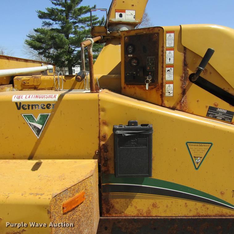image for item DD2700 2007 Vermeer BC1500 wood chipper
