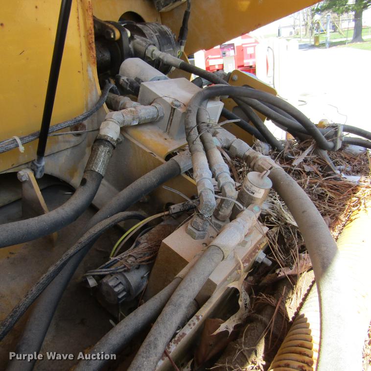 image for item DD2700 2007 Vermeer BC1500 wood chipper