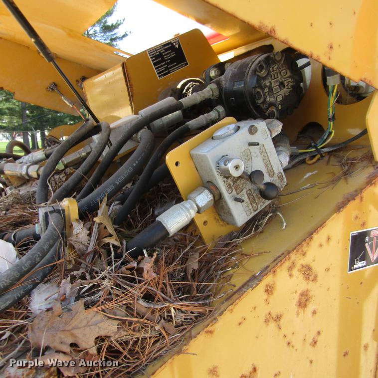 image for item DD2700 2007 Vermeer BC1500 wood chipper