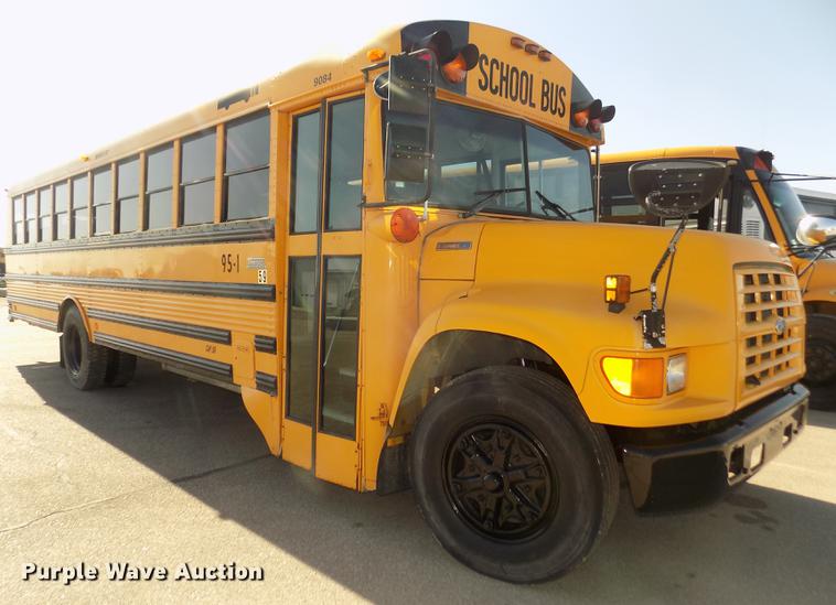 image for item DD2768 1996 Ford B800 Thomas school bus