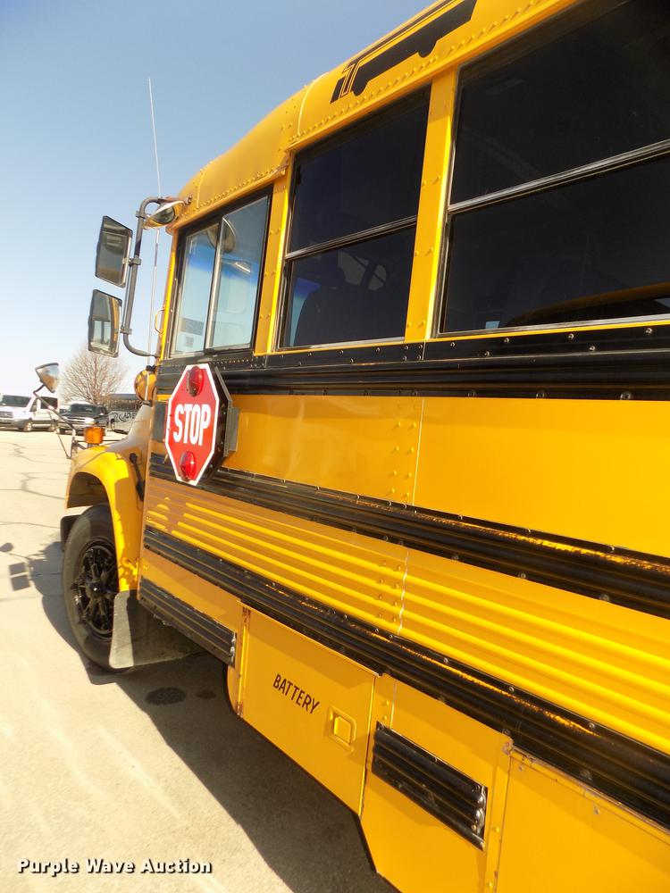 image for item DD2768 1996 Ford B800 Thomas school bus