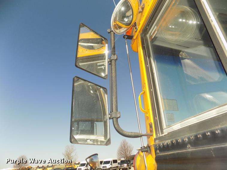 image for item DD2768 1996 Ford B800 Thomas school bus