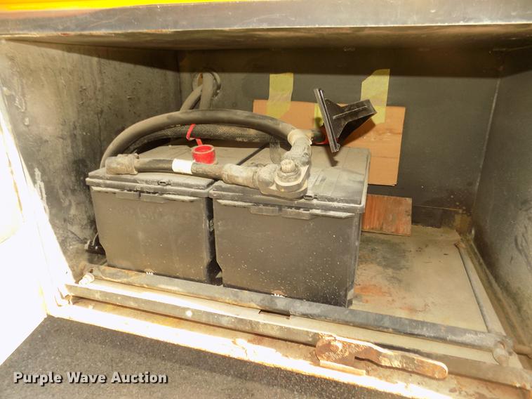 image for item DD2768 1996 Ford B800 Thomas school bus