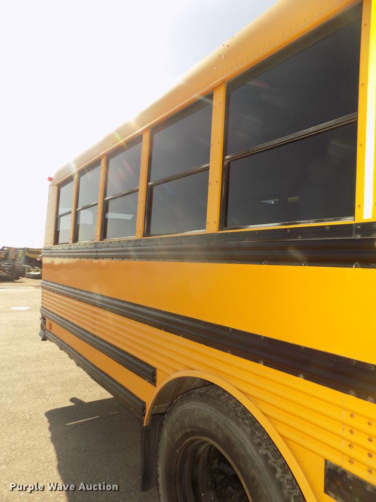 image for item DD2768 1996 Ford B800 Thomas school bus