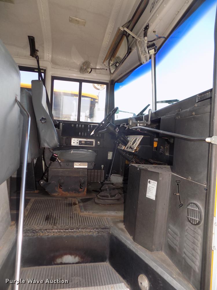 image for item DD2768 1996 Ford B800 Thomas school bus