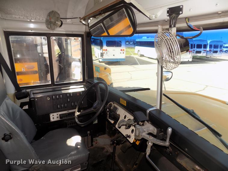 image for item DD2768 1996 Ford B800 Thomas school bus