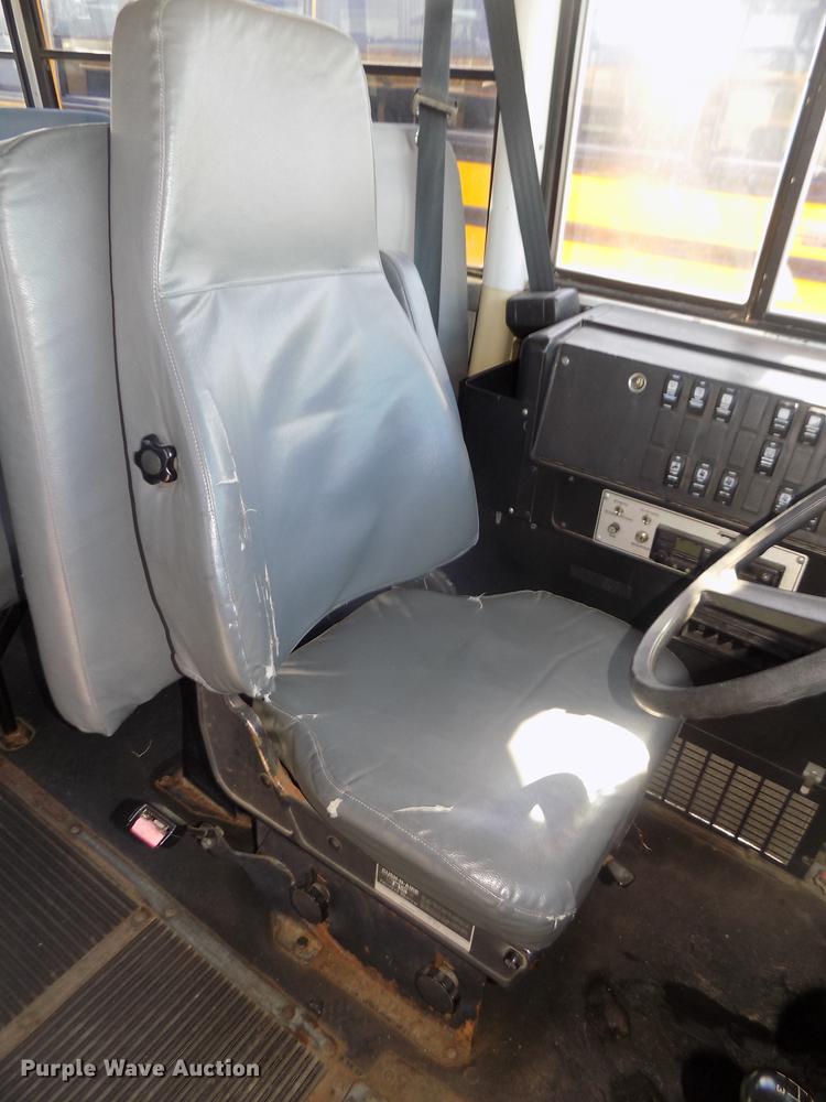 image for item DD2768 1996 Ford B800 Thomas school bus