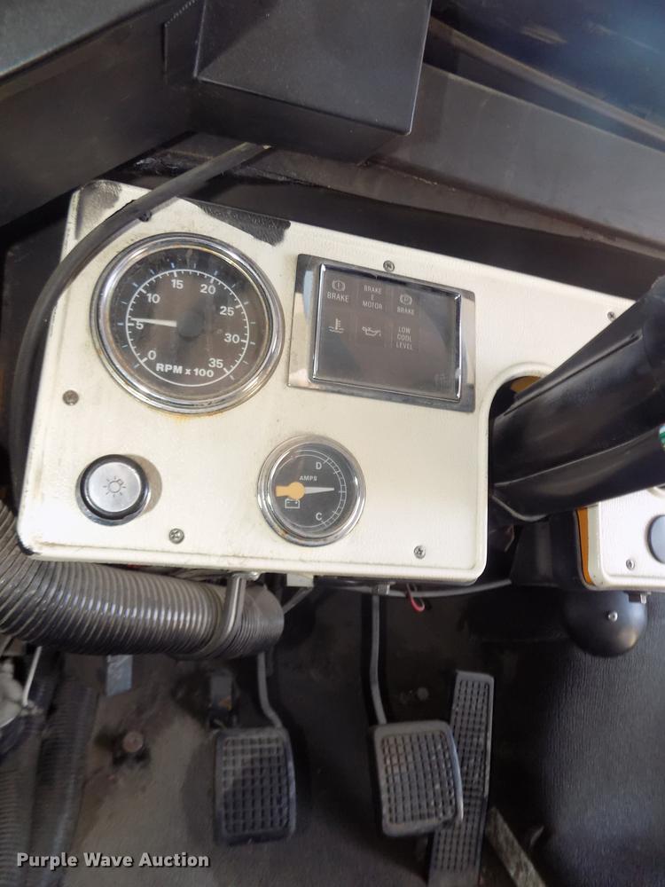 image for item DD2768 1996 Ford B800 Thomas school bus