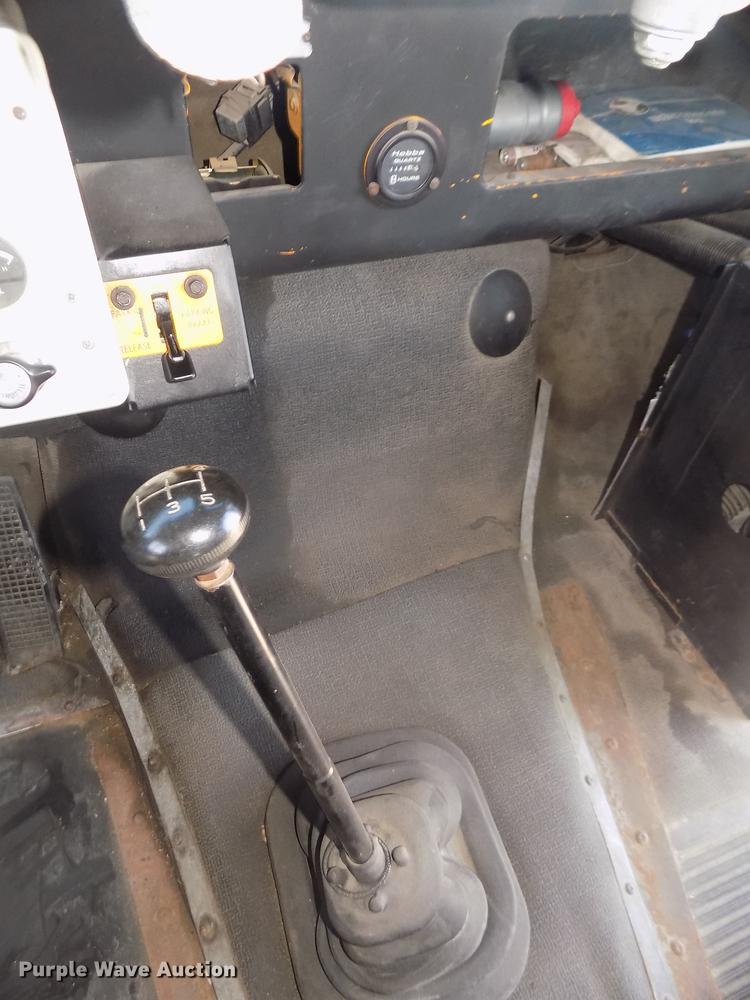 image for item DD2768 1996 Ford B800 Thomas school bus