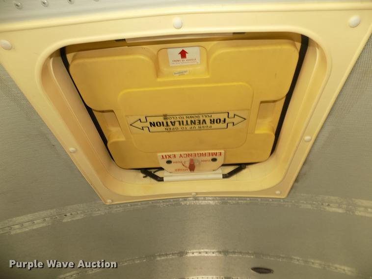 image for item DD2768 1996 Ford B800 Thomas school bus