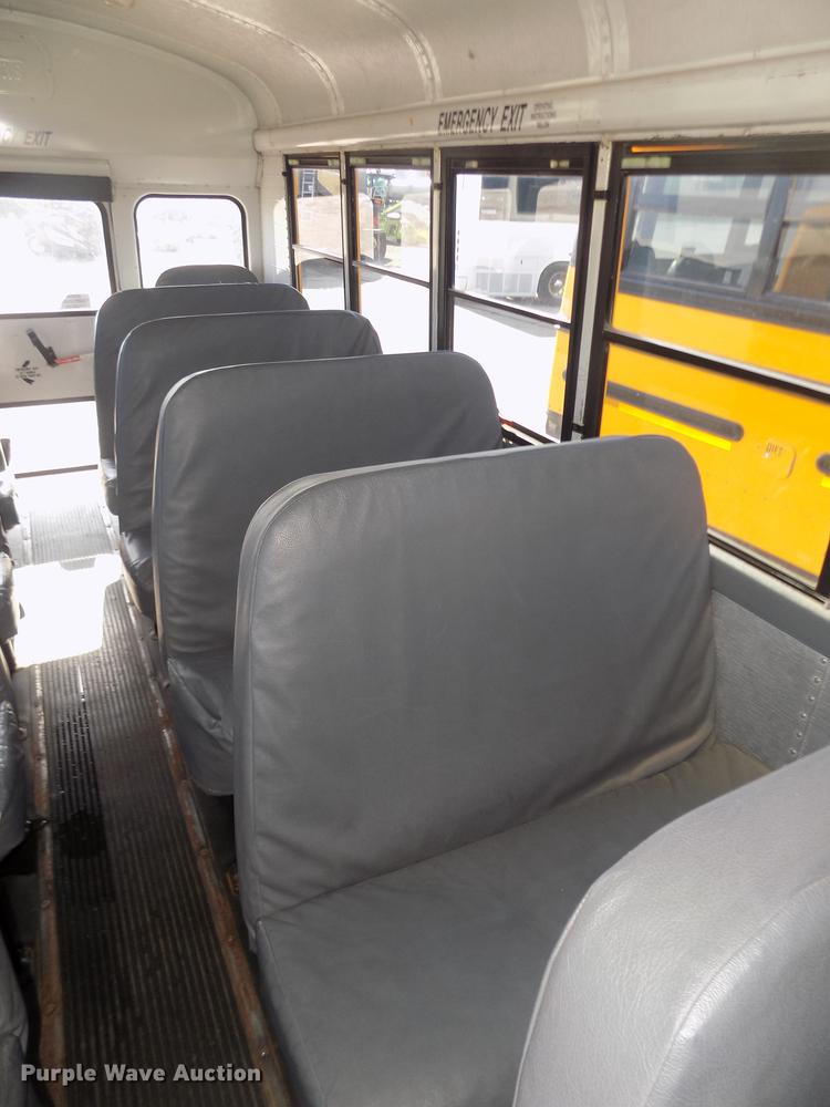 image for item DD2768 1996 Ford B800 Thomas school bus