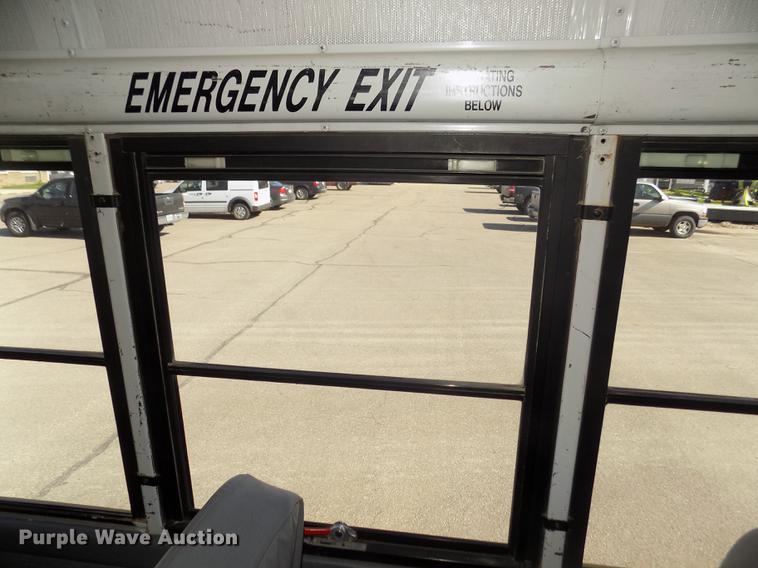 image for item DD2768 1996 Ford B800 Thomas school bus