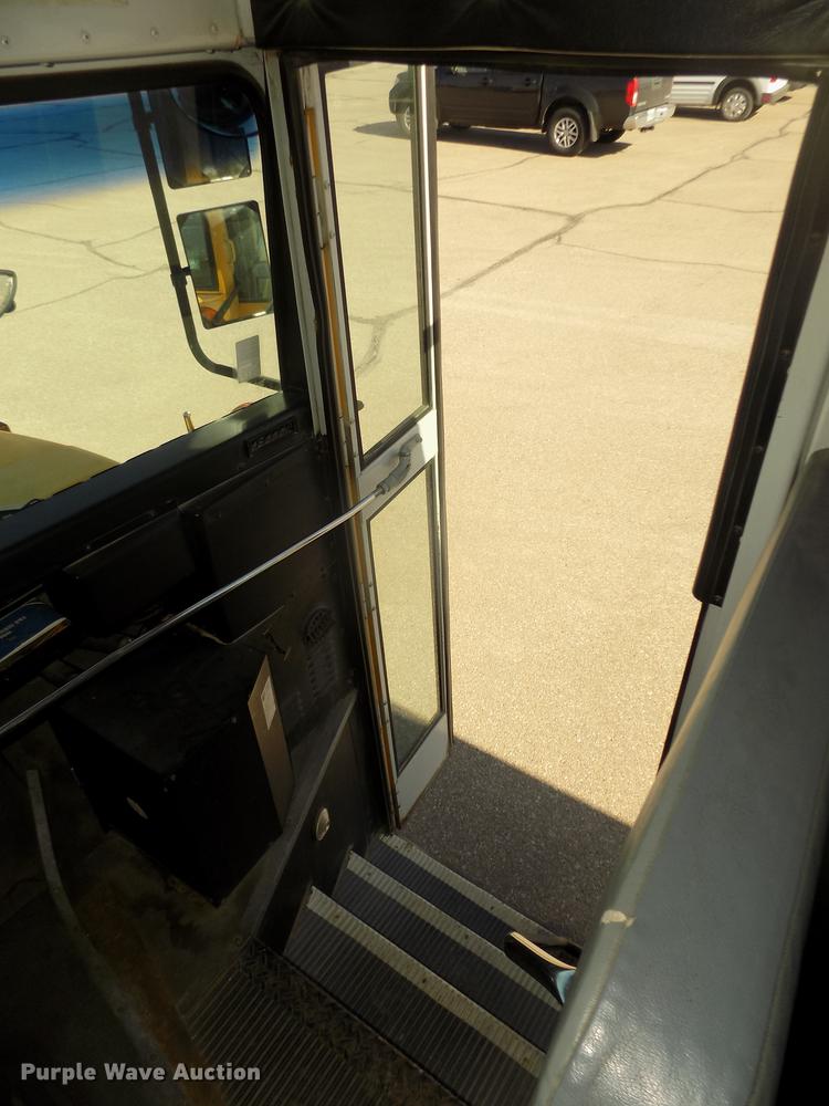 image for item DD2768 1996 Ford B800 Thomas school bus