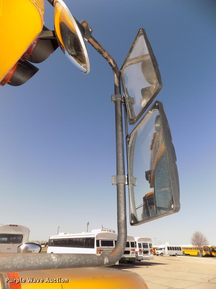 image for item DD2768 1996 Ford B800 Thomas school bus