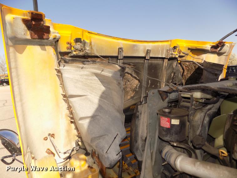 image for item DD2768 1996 Ford B800 Thomas school bus