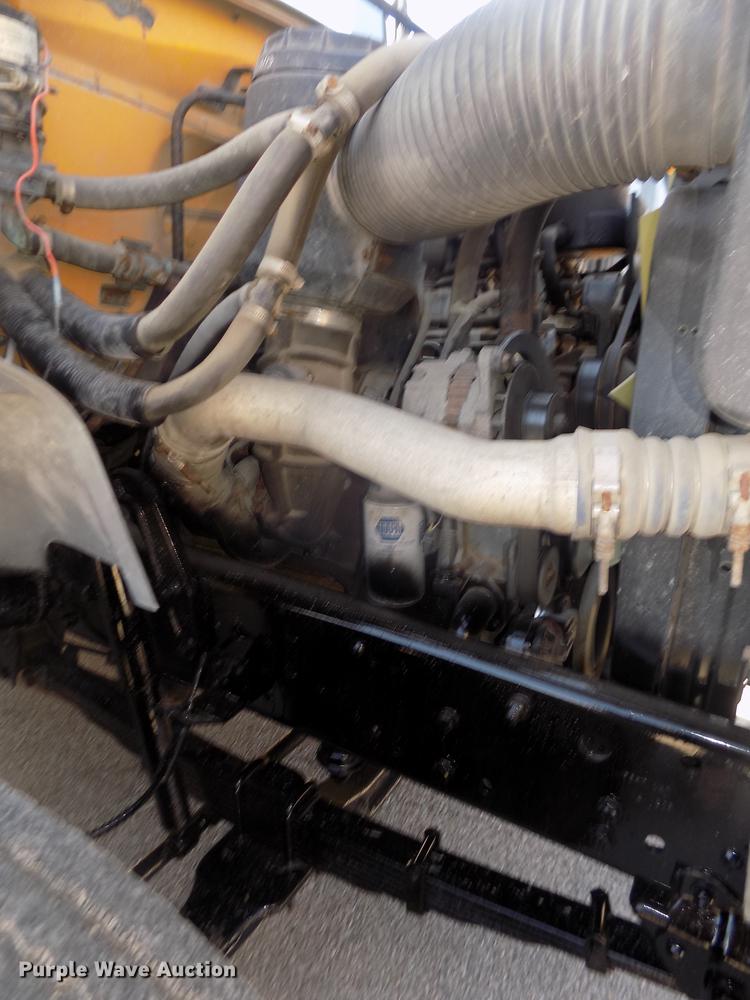 image for item DD2768 1996 Ford B800 Thomas school bus