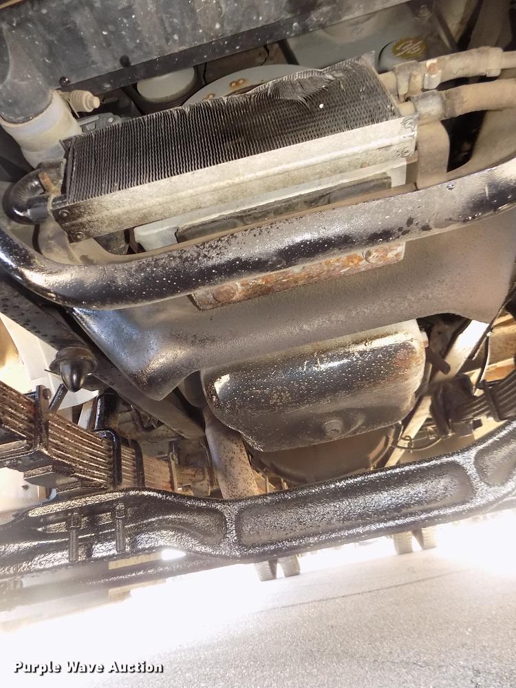 image for item DD2768 1996 Ford B800 Thomas school bus