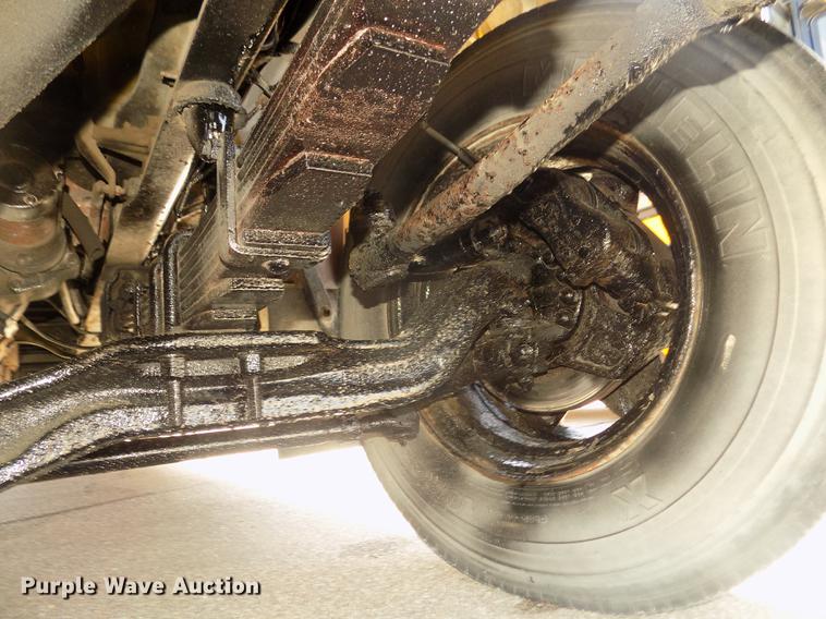 image for item DD2768 1996 Ford B800 Thomas school bus