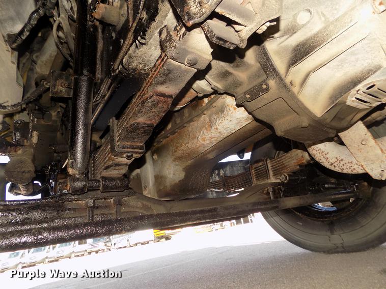 image for item DD2768 1996 Ford B800 Thomas school bus