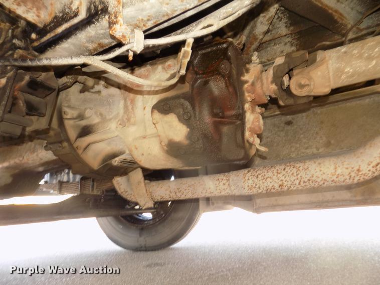 image for item DD2768 1996 Ford B800 Thomas school bus