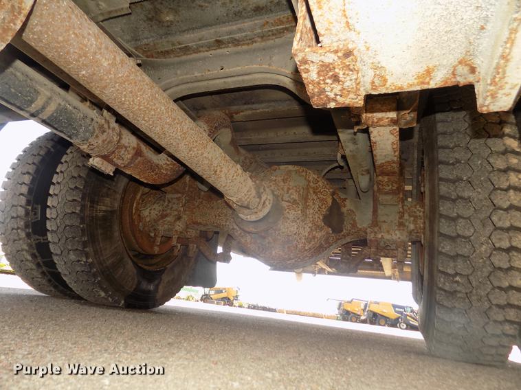 image for item DD2768 1996 Ford B800 Thomas school bus